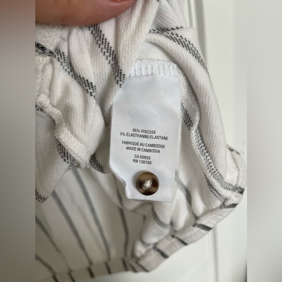 Black and white pinstripe top - Picture 4 of 4